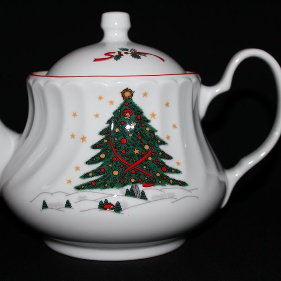 Pair of Charming Gingerbread Boy & Girl Christmas Mugs | Vintage Glass Mugs - Picture 13 of 13